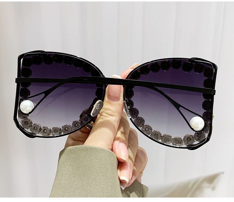 Occhiali da sole di alta qualità con montatura grande intarsiata in diamanti, occhiali da sole con protezione solare personalizzata, nuovi occhiali da sole con protezione solare rossa in rete di perle_voghion.com