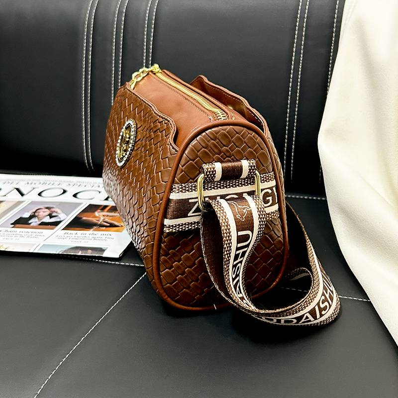 Kožená dámská taška Crossbody Polštář Barrel Woven_voghion.com