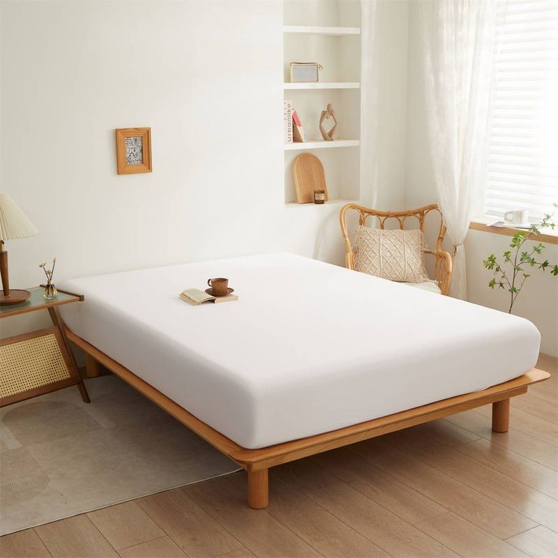 Drap-housse uni – Protège-matelas extensible et antidérapant (blanc, rose, bleu ciel et plus) – Couvre-lit minimaliste moderne_voghion.com
