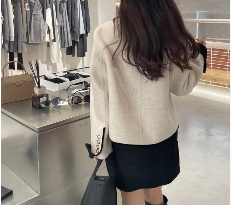 Cappotto corto in tweed con bavero e spalla corta in stile profumo piccolo da donna_voghion.com