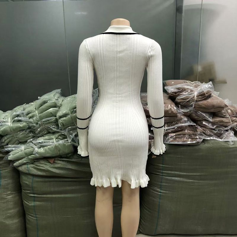 Abito in maglia con bottoni in legno e bordo a orecchino, a maniche lunghe, da donna_voghion.com