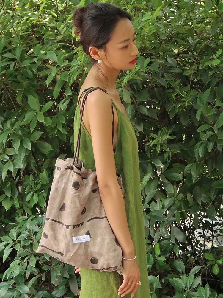 Nova bolsa estilo chinês casual vestido longo combinado com bolsa de cetim zen, corda de couro de vaca, bolsa de ombro estilo preguiçoso de linho de algodão puro_voghion.com