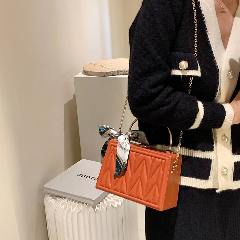 Women’s Bags New Version Of All Match Silk Scarf Small Square Bag Hand To Enhance The Sense Of Class Box Bag Pleated Chain Shoulder Messenger Bag_voghion.com