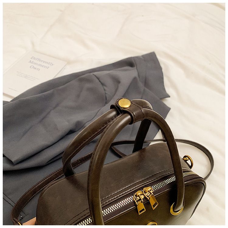 Borsa a tracolla singola coreana in pelle PU di alta qualità, a forma di cuore, quadrata piccola, autunno e inverno 2024_voghion.com