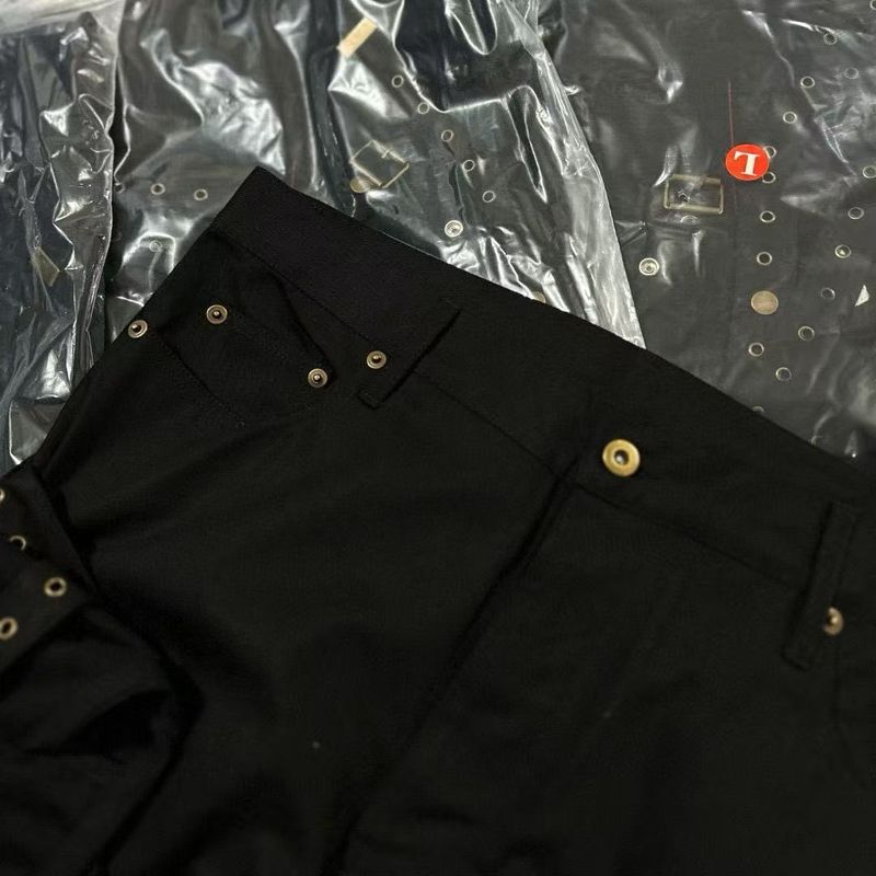 Pantalones tácticos negros: elegantes pantalones utilitarios unisex con tirantes ajustables, estilo urbano, corte recto para hombre y mujer._voghion.com