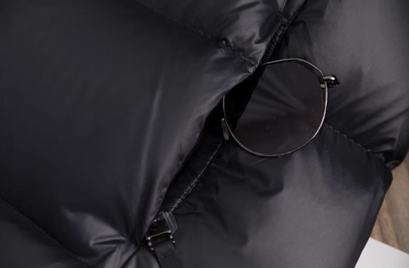 Damenbekleidung schwarz-goldene, neue, nationale Standard-Daunenjacke aus weißer Ente, mittellang, für Damen mit winddichter Kapuze_voghion.com