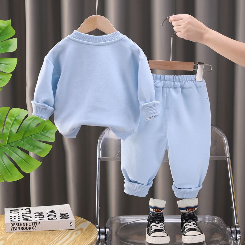 Completo due pezzi con felpa e pantaloni per bambini, motivo: orsetto inglese, primavera/autunno 2025_voghion.com