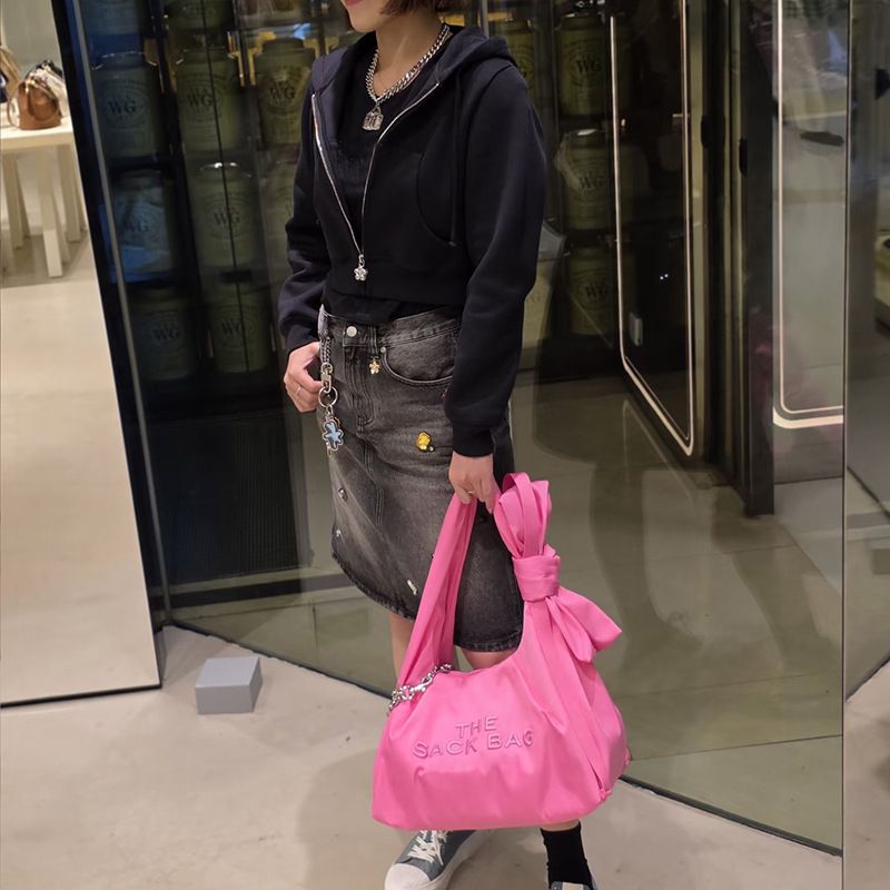 Ins Network Celebrity Same Sweet Spicy Bowknot Shoulder Armpit Borsa da donna di grande capacità 2025 Primavera ed estate Nuova moda Cento e uno_voghion.com