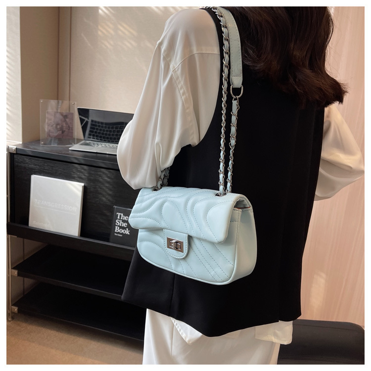Tegoroczne popularne są uniwersalne damskie torebki na wiosnę i lato. 2024 nowa moda i faktura łańcucha crossbody dla kobiet małe_voghion.com
