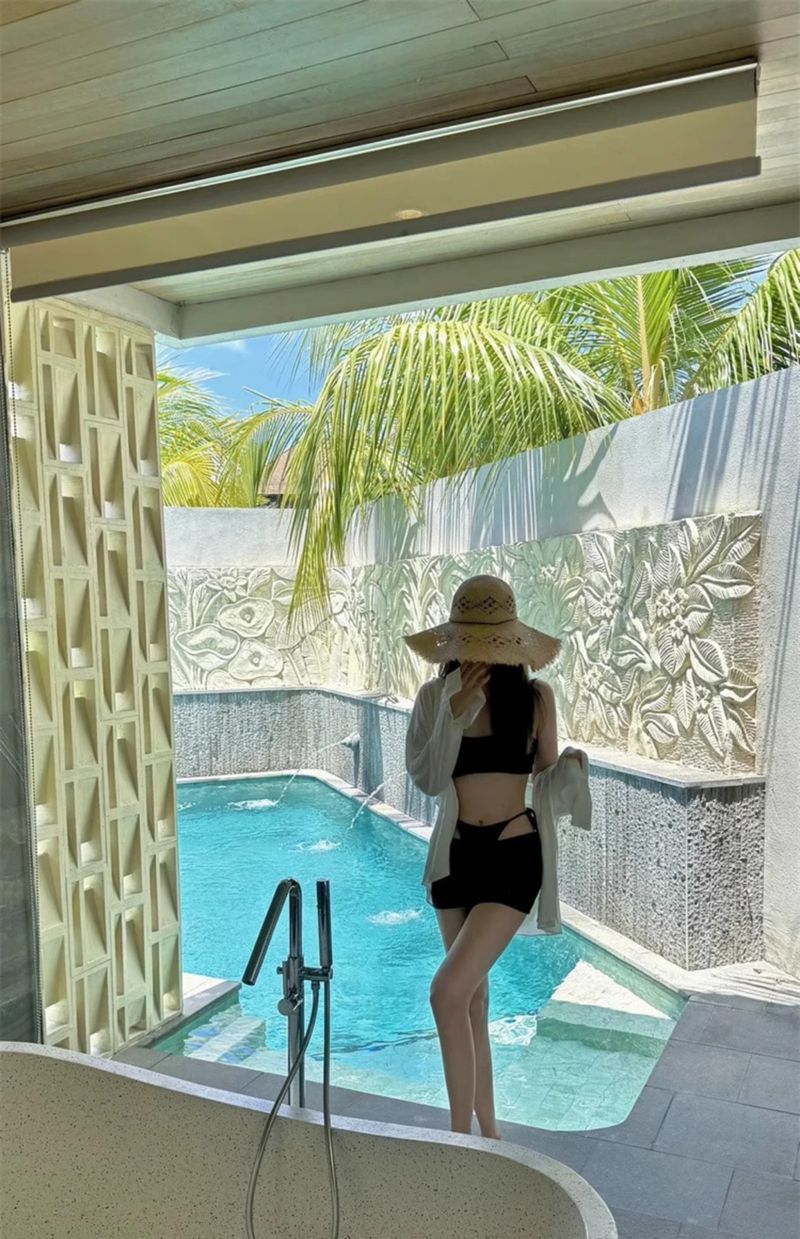 Sparkling INS-style Bikini Camisole With Strap Design, Two-piece Halter Skirt, Split-style Vacation And Hot Spring Swimsuit._voghion.com
