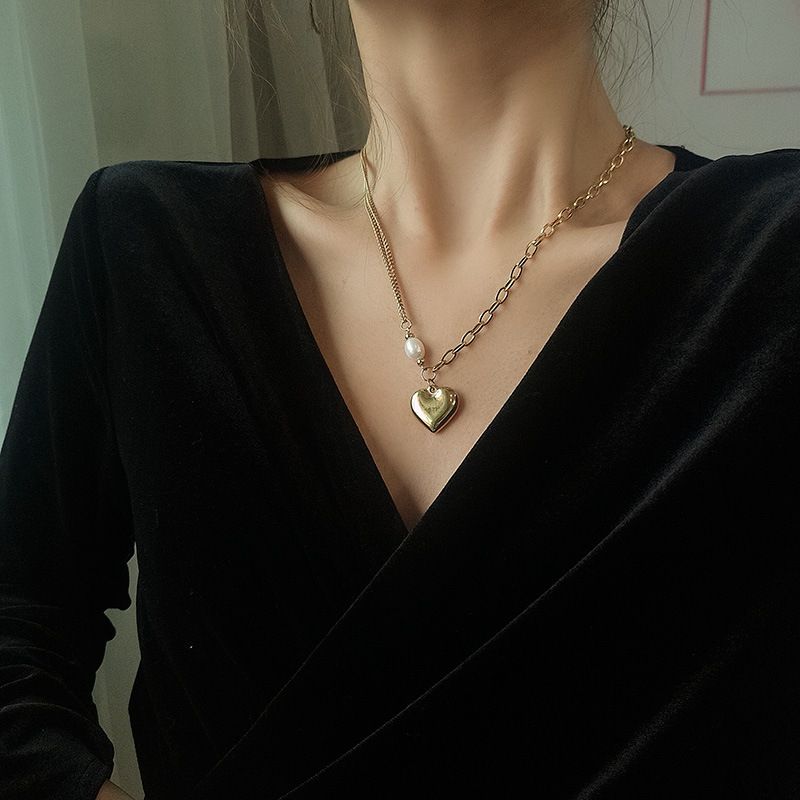 Vergoldete hochwertige Halskette im Barockstil mit Perlenherzen, einfache und vielseitige, leichte Luxus-Schlüsselbeinkette für Damen_voghion.com