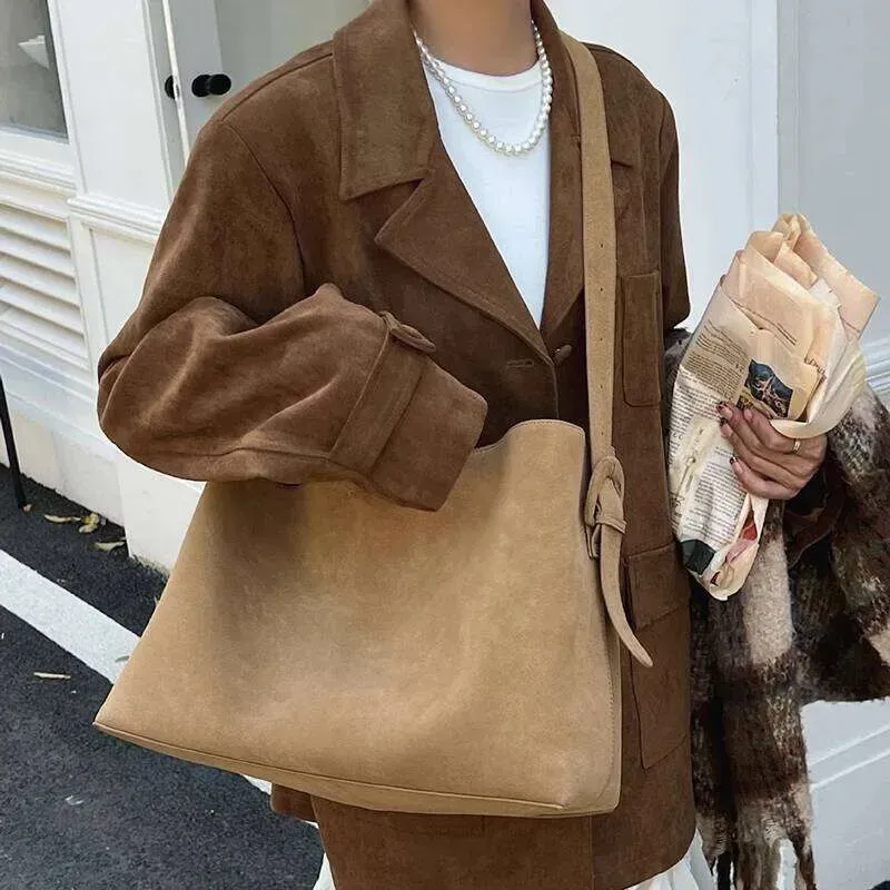 Designer Genuine Leather 2025 Spring Cow Suede Shoulder S Women Retro Gold Buckle Large Capacity Totes Lady Handbags_voghion.com