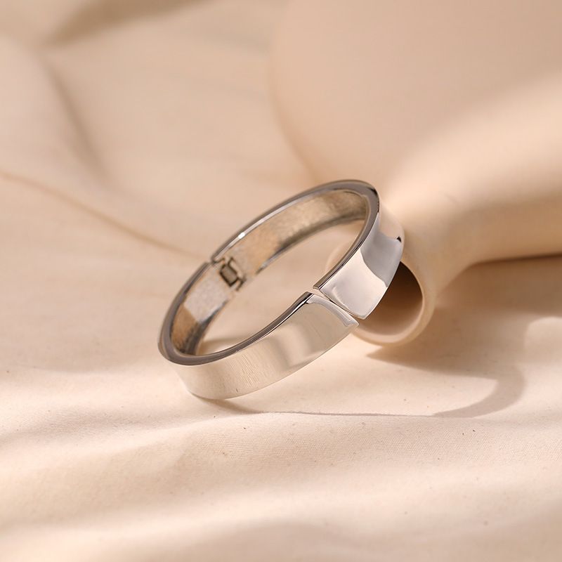 Bracelet pour femme tempérament, design de bracelet à cercle simple et lisse_voghion.com
