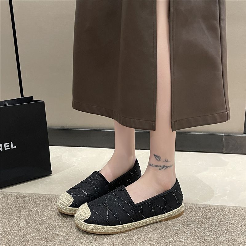 Xiaoxiangfengi kalamehe kingad naistele 2024. aasta uutele kevad- ja sügisrohuga kootud libisemisvastastele lameda põhjaga paksu tallaga kingadele_voghion.com