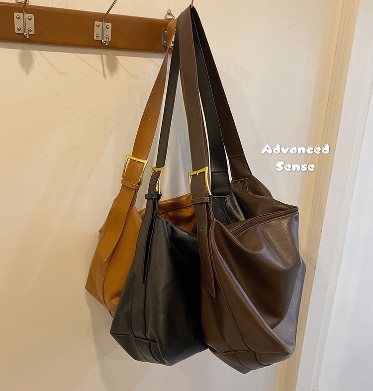 Borsa versatile in versione coreana per donna 2024, nuova borsa a tracolla ad alta capacità, morbida e pieghevole, stile minimalista, con tracolla_voghion.com