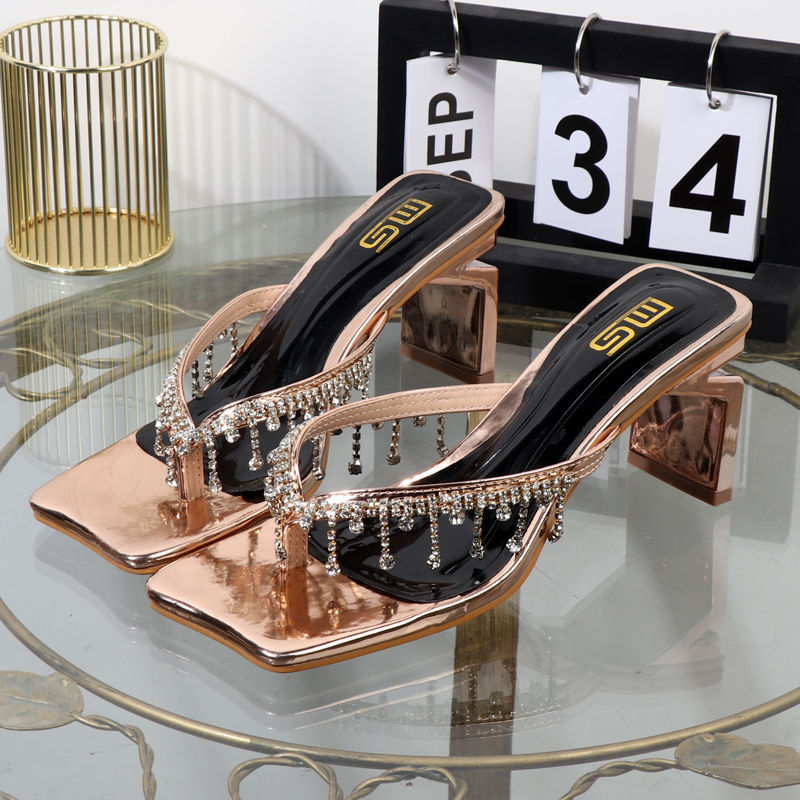 Tongs à chevrons à la mode 2024 avec clips, talons épais, chaînes en strass pour vêtements d'extérieur, pantoufles de mode,_voghion.com