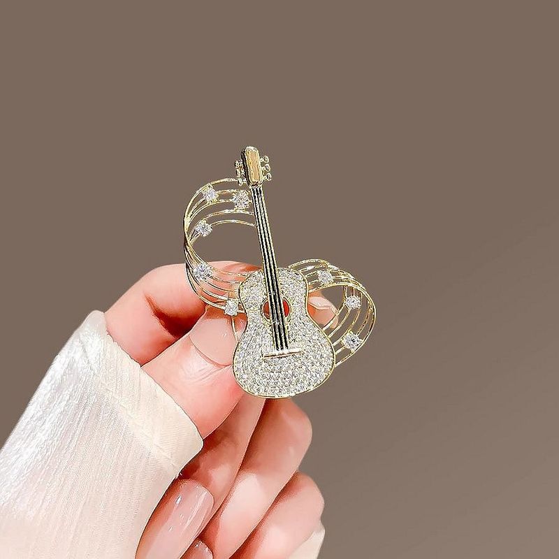 Design Sense Personality Music Note Guitar Brooch High Sense Temperament Clothes Pin New Suit Accessories_voghion.com