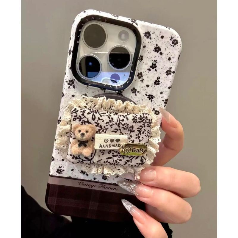 Ins Minimalist Floral Bär Kissen Magnethalter Geeignet für IPhone 17 Pro Max Apple Phone Case 15_voghion.com