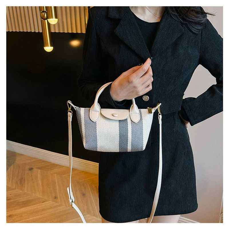 Die neue tragbare Knödeltasche Trendlinie von hochwertigen Stoffstreifen Single-Shoulder Crossbody Bag_voghion.com