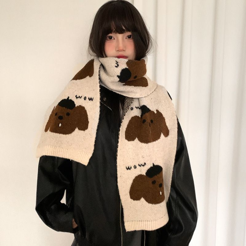 Cane simpatico cartone animato con donne in maglia di lana in stile coreano, creando un'atmosfera autunno inverno. Calda sciarpa versatile per_voghion.com