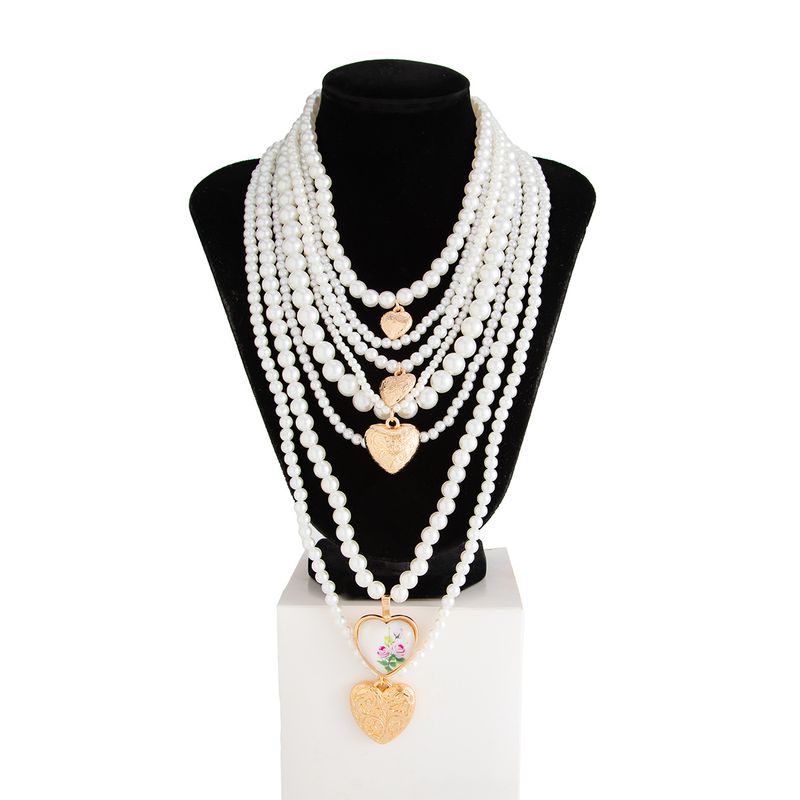 Collier de perles de luxe léger à la mode avec pendentif en forme de cœur en métal_voghion.com