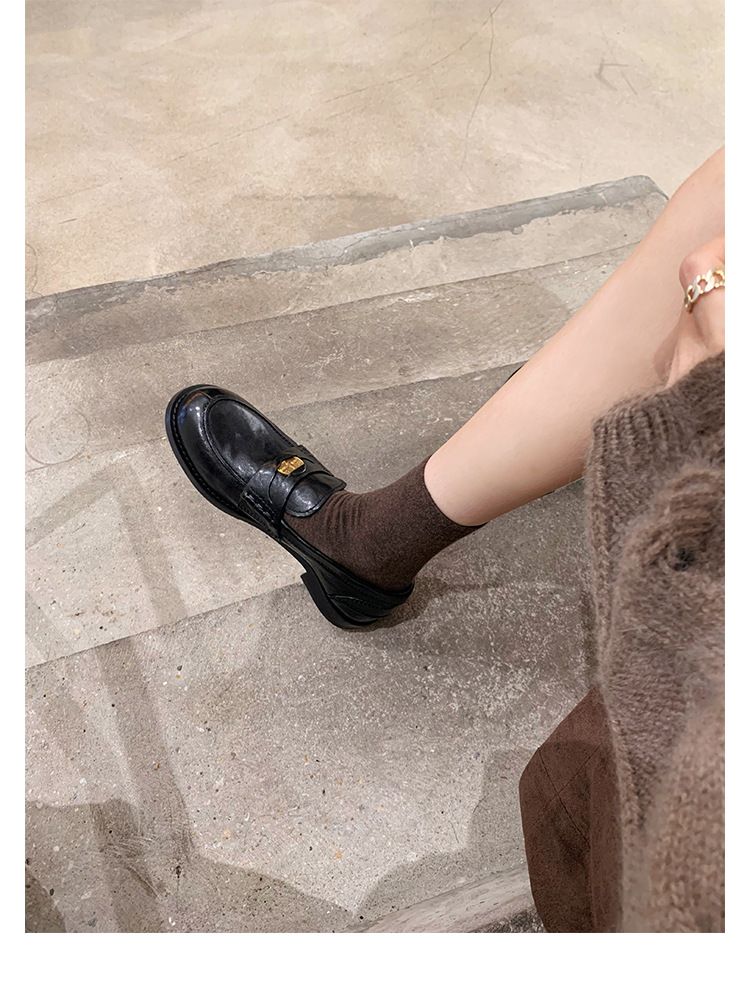 Women's loafers with retro feet show little low heels_voghion.com