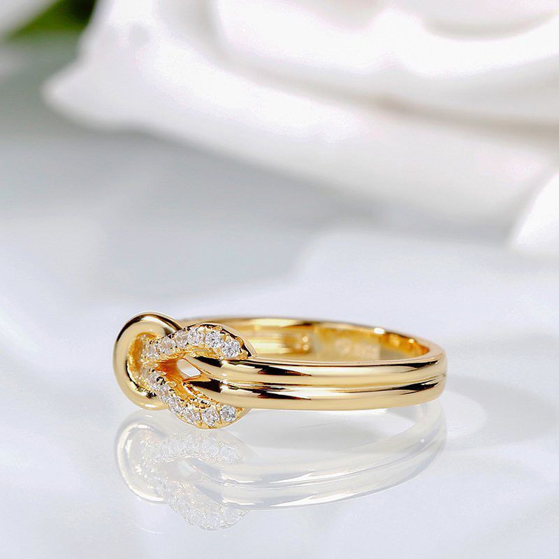 Elegante anello di fidanzamento da donna in stile coreano e giapponese con diamanti intarsiati a forma di fiore annodato_voghion.com