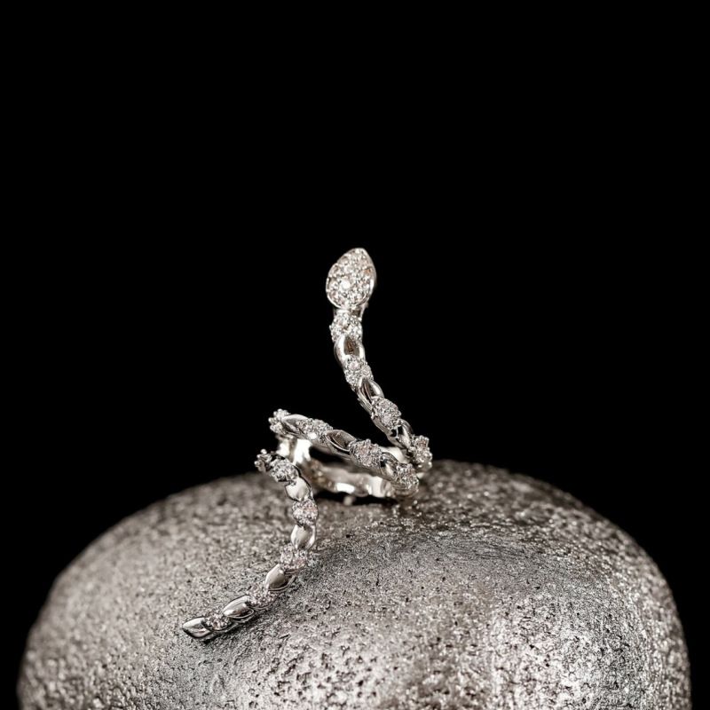 Hochwertige Ohrringe, elegantes und nischenhaftes Design, personalisierter Ohrclip in Schlangenform, verkupfertes 14-karätiges Echtgold_voghion.com