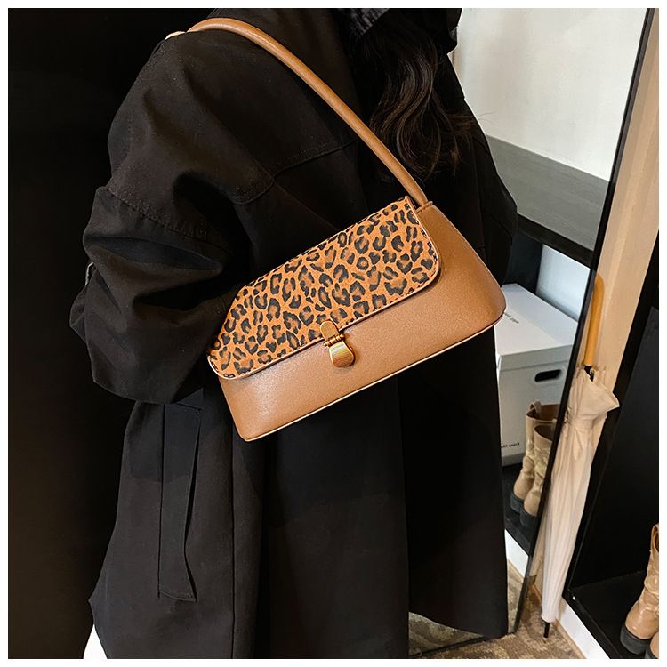 Matte underarm high-end women's 2024 leopard print patchwork shoulder bag, fashionable and personalized handbag_voghion.com