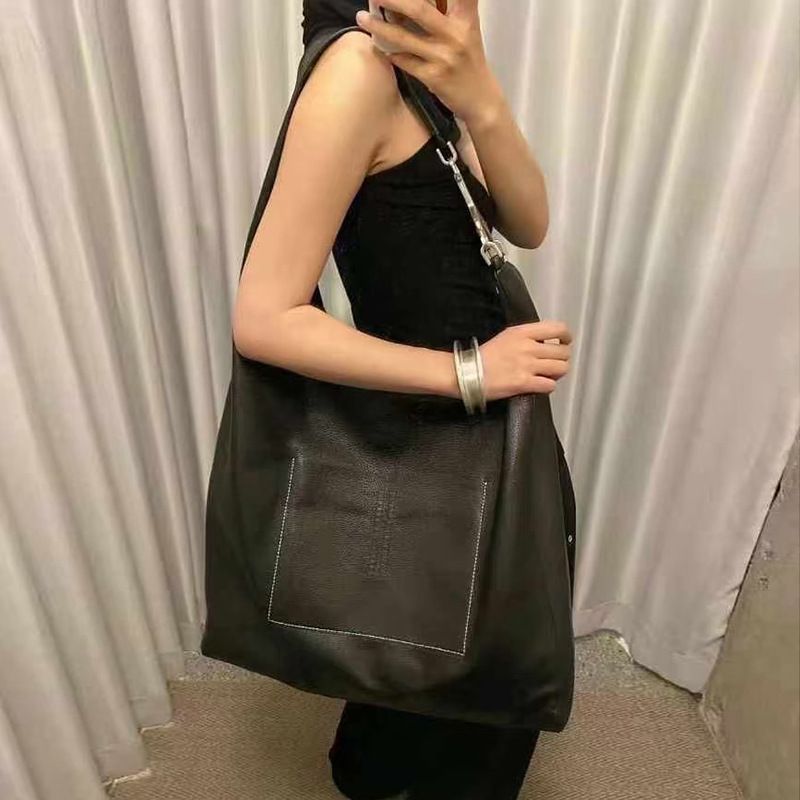 Borsa a tracolla in morbida pelle, stile casual e pigro, primavera ed estate 2025_voghion.com