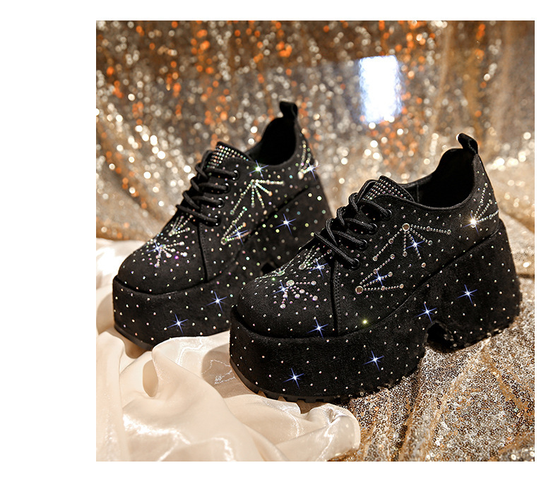 2024 Hump Series Stil Punk Tocuri înalte cu curea single pentru femei Design de nișă Moda Pantofi din denim cu fund gros_voghion.com