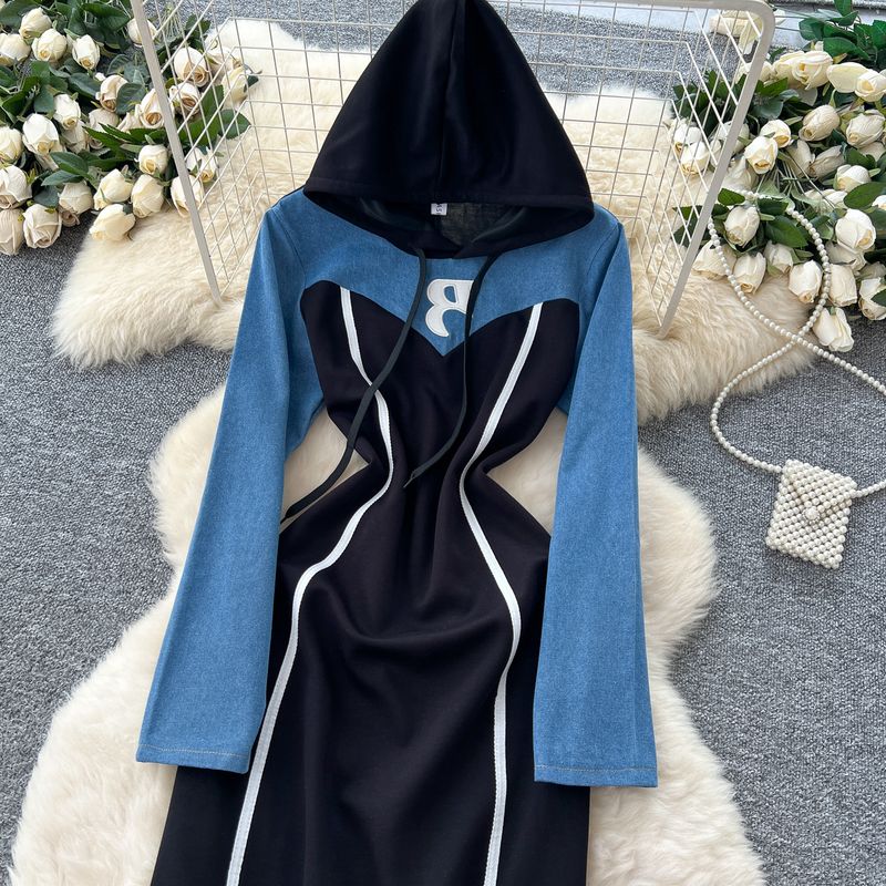 Abito con cappuccio in denim vintage patchwork - Abito midi casual ed elegante da donna, vestibilità slim, vita alta, maniche lunghe, stile pullover_voghion.com