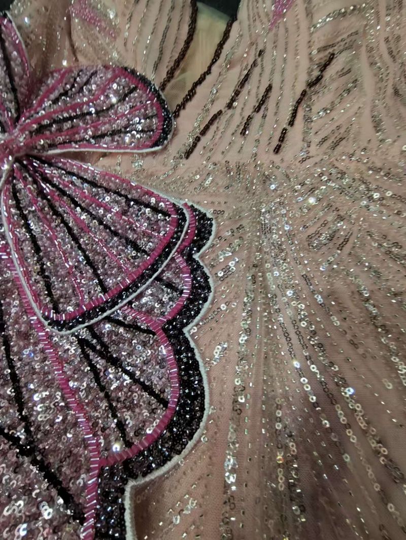 Elegante abito da sera a sirena con spalle scoperte, paillettes e farfalle, con spacco alto - Abito formale in poliestere elasticizzato per balli di fine anno, banchetti e feste_voghion.com
