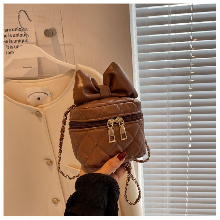 Small fresh foreign style chain bag 2022 this year popular shoulder messenger bag autumn and winter New bucket bag mini tide_voghion.com