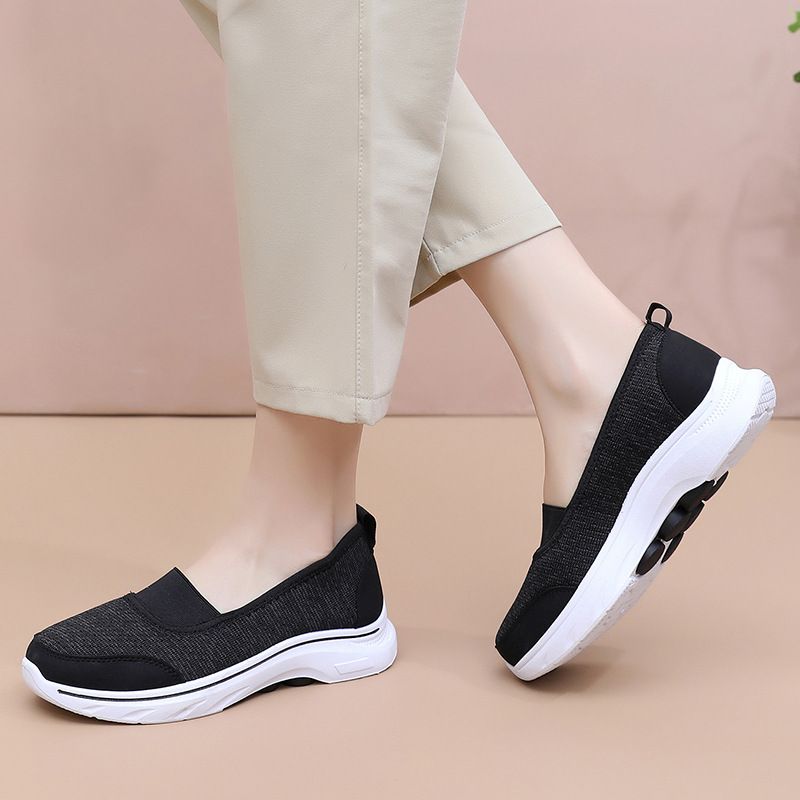 Women's 2025 Spring And Autumn New Old Beijing Cloth Lightweight Comfortable Soft Sole Slip-On Casual Shoes For Women_voghion.com
