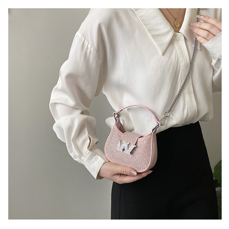 Out Of Fashion Texture Underarm Bags For Women 2023 New Fashionable Diamond Shoulder Bags Niche Chain Crossbody Bags For Women_voghion.com