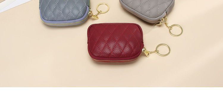 2025 Kompakte tragbare Geldbörse für Frauen Neue Mode Weiches Leder Schlüssel Münztüte Gesteppte kleine Brieftasche_voghion.com
