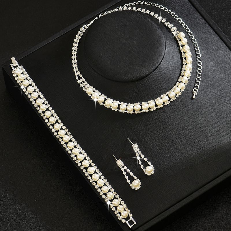 Collana, orecchini, bracciale, perle, eleganti gioielli da sposa, accessori per abiti_voghion.com