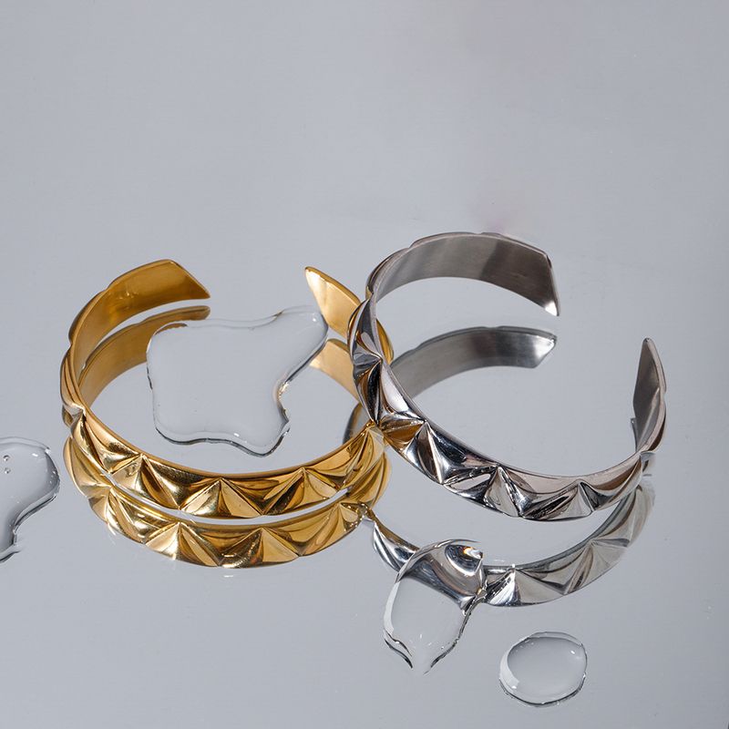 JD Designer Gold Stainless Triangle Open Bracelet, Light Luxury, High Quality, and Elegant Titanium Steel Bracelet_voghion.com