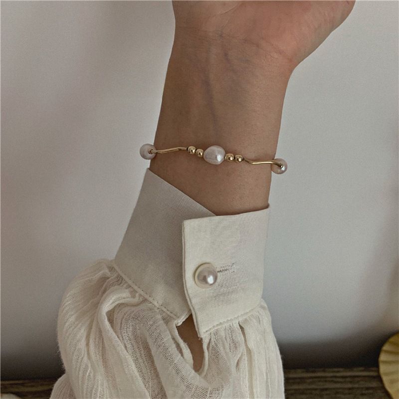 Braccialetto di tendenza con perle di Denise French Girl, fatto a mano, stile fresco per le donne, design di nicchia, moda americana_voghion.com