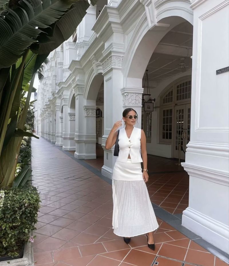 Women's Clothing Fashion Gold Button Knitted Vest Pleated Skirt Suit_voghion.com