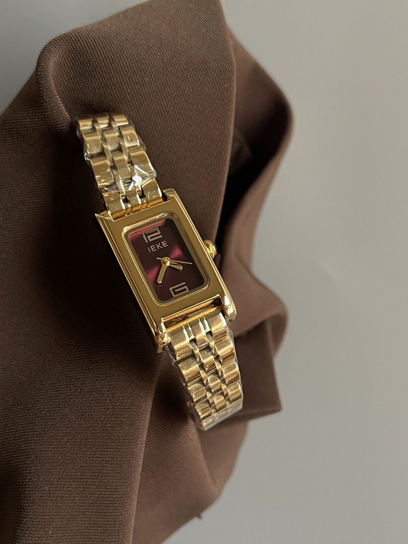 Relógio de quartzo feminino IEKE estilo vintage com pulseira de metal e aço, leve e moderno, com toque sofisticado, em promoção_voghion.com