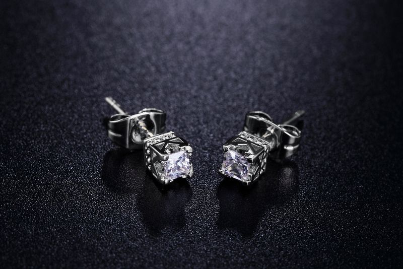 Orecchini unisex popolari coreani a quattro griffe con micro intarsi in platino/oro rosa_voghion.com