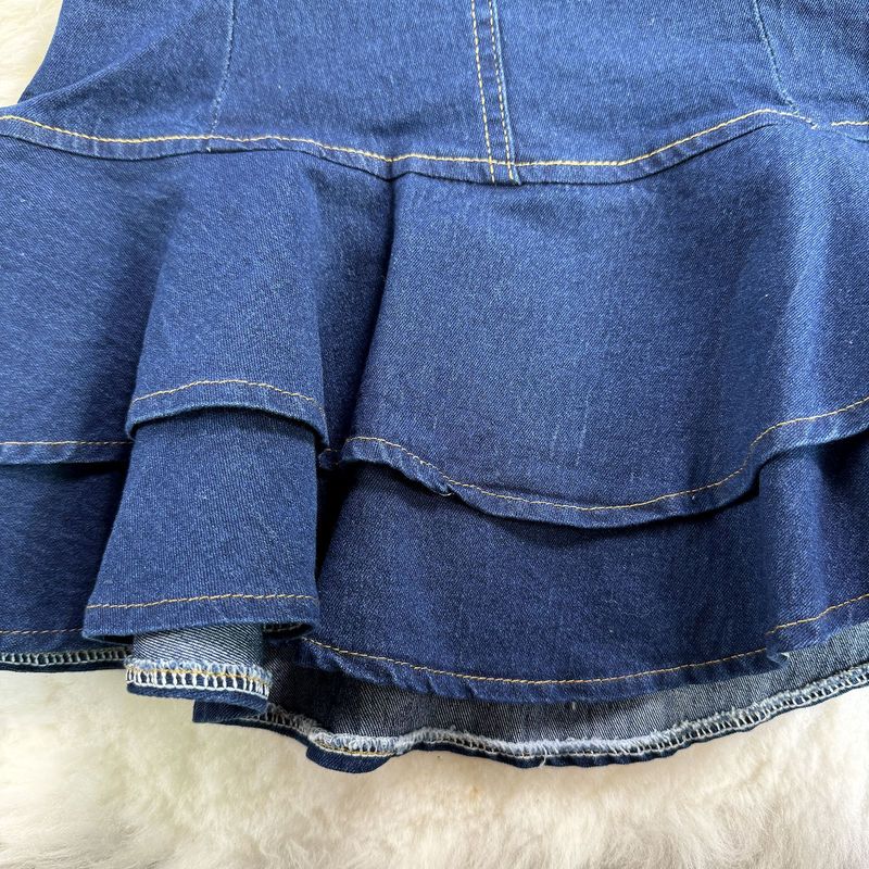 Damen-Jeansanzug, Nischenketten-Camisole + hoch taillierter A-Linien-Jeansrock mit Rüschen, zweiteiliger Anzug_voghion.com