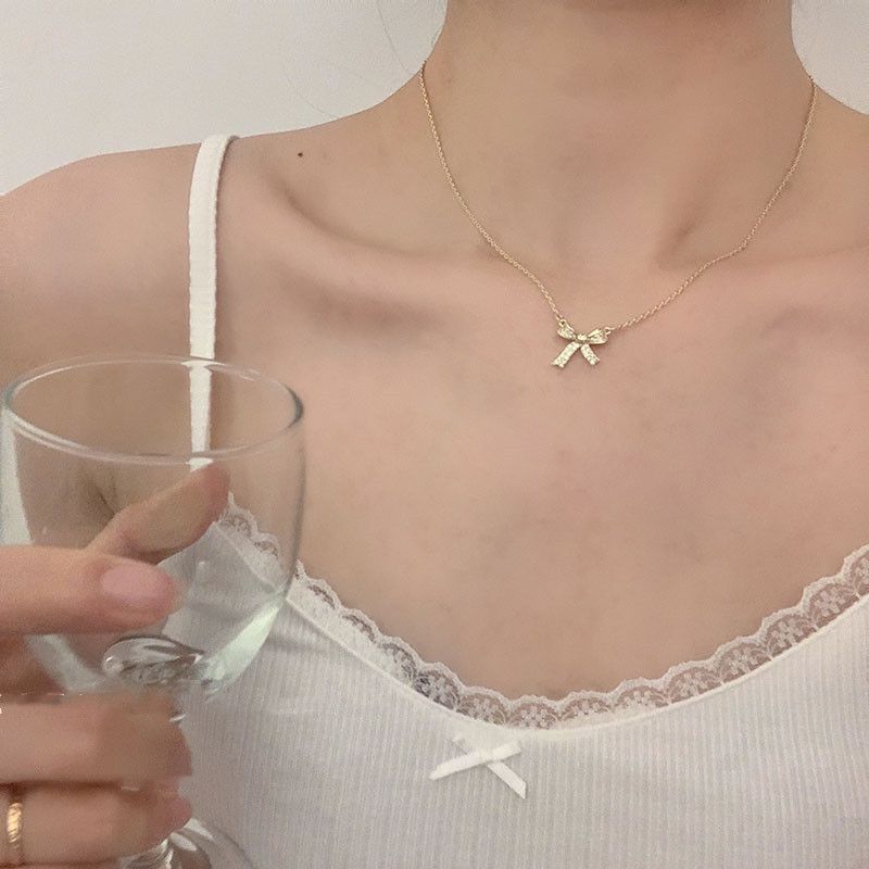 Collana in acrilico alla moda, perline d'argento e cristalli a forma di fiocco, gioielli da sera da donna_voghion.com