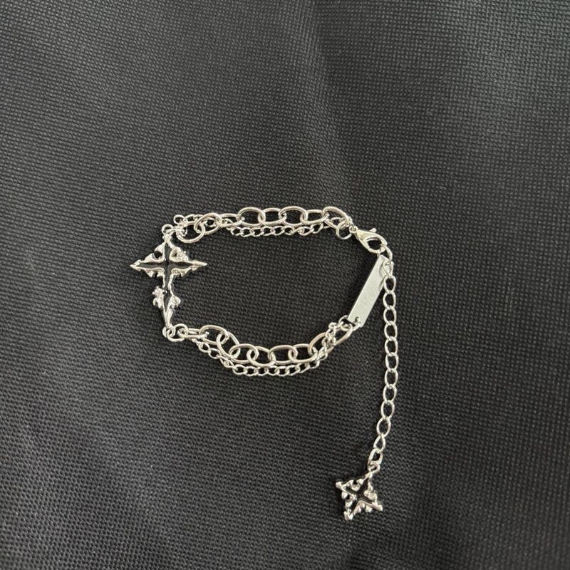 Dark Gothic Cross Armband Herren Vielseitiges, lichtechtes Design-Accessoire für Damen Trendy Nischen-Hip-Hop-Schmuck_voghion.com