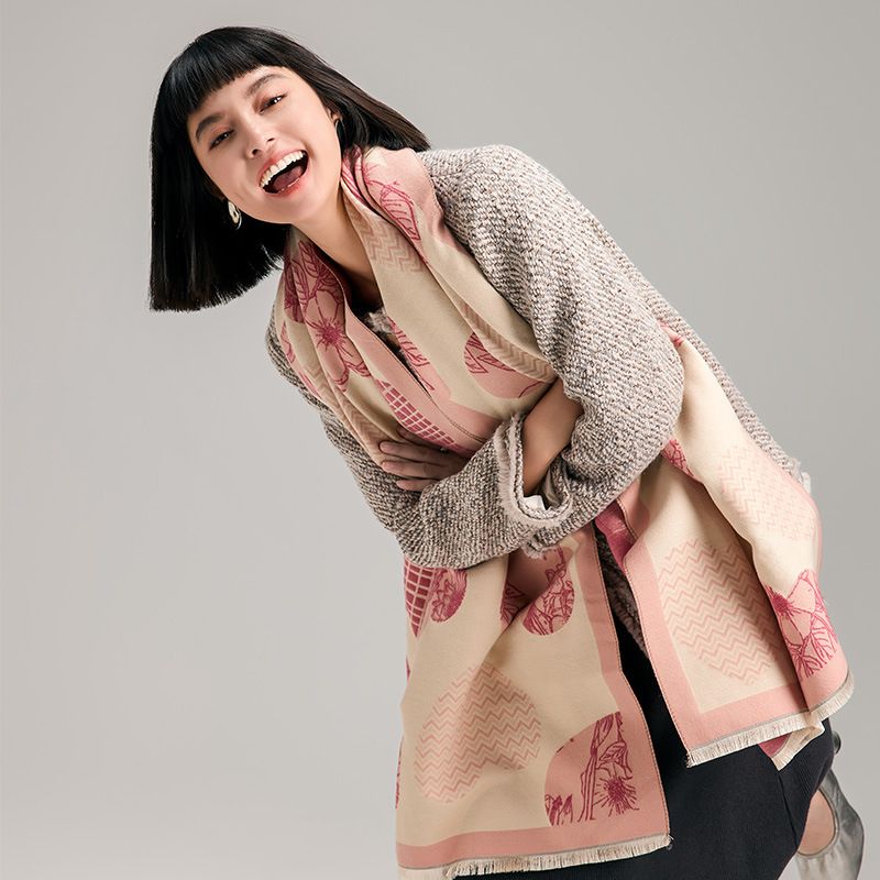 Silhouette a forma di cuore, linee floreali, stile autunnale e invernale personalizzato alla moda per le donne, caldo cashmere_voghion.com