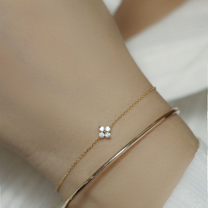 Minimalistische Mode Mini Vierblättriges Kleeblatt Zirkon Armband Nische Licht Luxus Design Schmuck_voghion.com