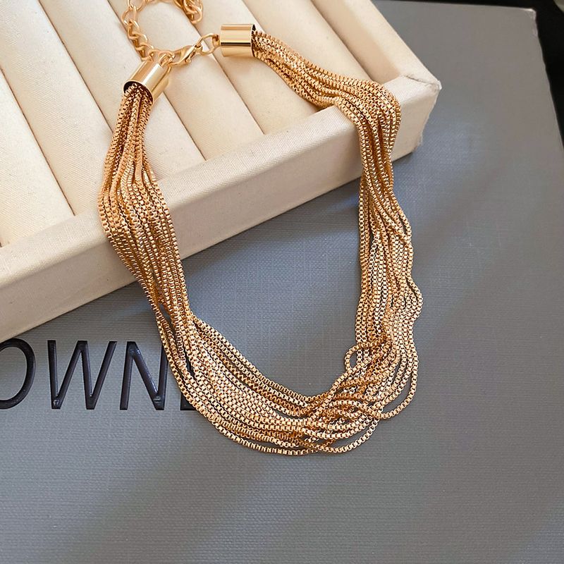 Collier pendentif rond multicouche métallique tendance, chaîne de clavicule simple, design de niche, ras du cou pour femmes_voghion.com