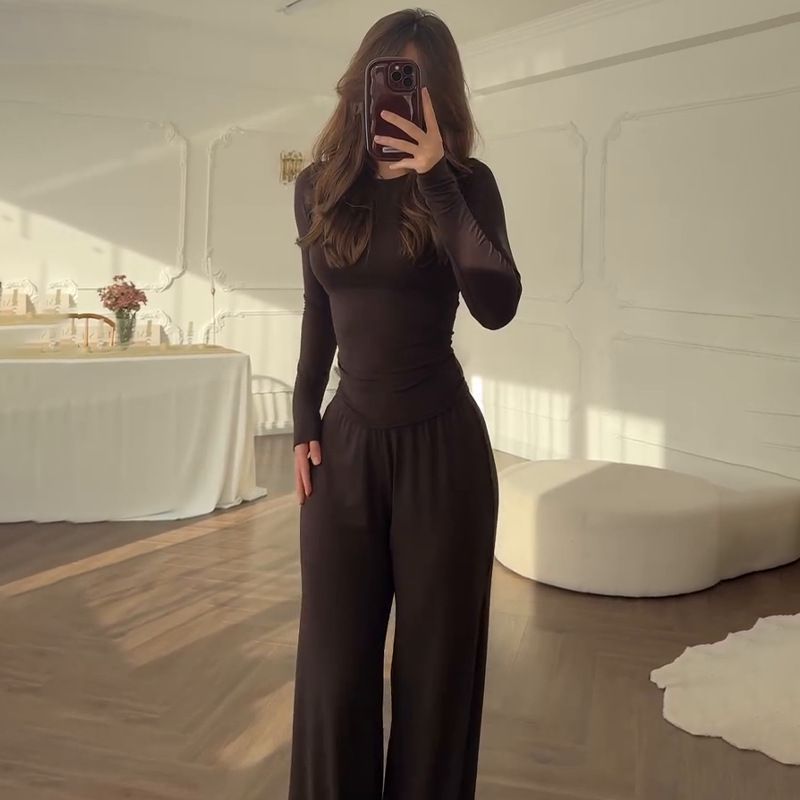 Kadın Geniş Paça Pantolon Takımı - İş ve Günlük Kullanım İçin Şık Yuvarlak Yaka Üst ve Dökümlü Pantolon_voghion.com